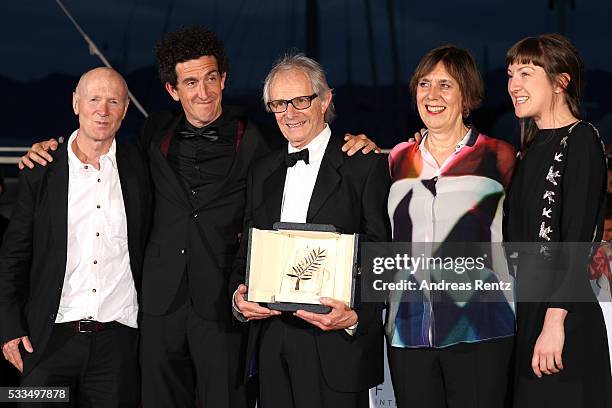 Director Ken Loach poses with The Palme d'Or for the movie 'I,Daniel Blake' next to British screenwriter Paul Laverty, cinematographer Robbie Ryan...