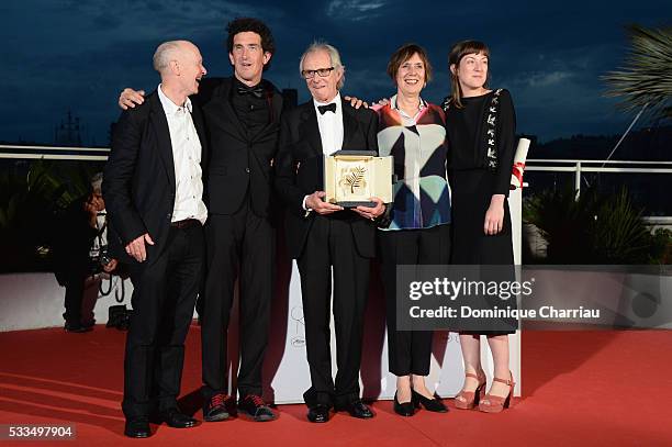 Director Ken Loach poses with The Palme d'Or for the movie 'I,Daniel Blake' next to British screenwriter Paul Laverty, cinematographer Robbie Ryan...