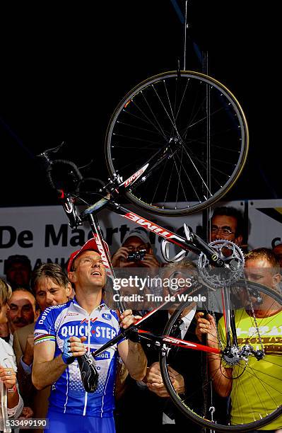 Cycling - 2004 Gistel Criterium. Johan Museeuw after the race paying tribute to him as he is retiring as a professional. Cyclisme - Criterium Gistel...