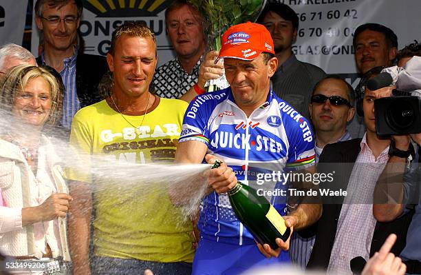 Cycling - 2004 Gistel Criterium. Johan Museeuw after the race paying tribute to him as he is retiring as a professional. Cyclisme - Criterium Gistel...