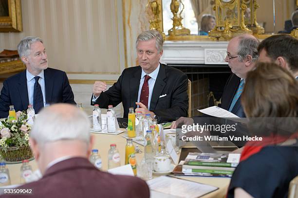 - Le Roi Philippe préside une table ronde dans le cadre du 50e anniversaire de la sécurité sociale et de l'INAMI, sur le thème l'Accès aux soins de...