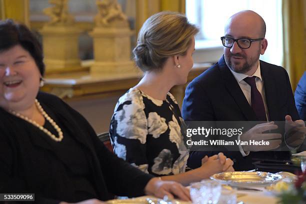 - Le Roi Philippe et la Reine Mathilde reçoivent les membres du Gouvernement fédéral Michel Ier à déjeuner au Palais de Bruxelles - De Koning en de...