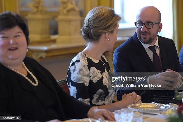 - Le Roi Philippe et la Reine Mathilde reçoivent les membres du Gouvernement fédéral Michel Ier à déjeuner au Palais de Bruxelles - De Koning en de...