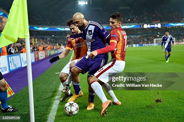 Anthony Vanden Borre of RSC Anderlecht in duel with Alex Telles of Galatasaray AS during the UEFA Champions League Group D match between RSC...