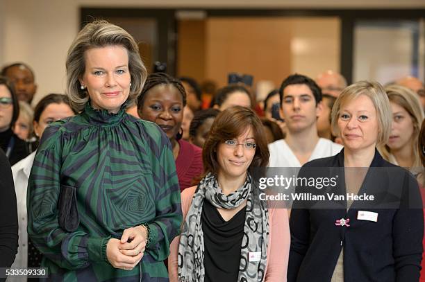 - La Reine Mathilde visite le Centre Médical d'Aide aux Victimes de l'Excision, CeMAViE asbl au CHU Saint Pierre à Bruxelles. Ce centre est une...