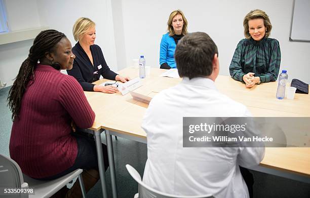 - La Reine Mathilde visite le Centre Médical d'Aide aux Victimes de l'Excision, CeMAViE asbl au CHU Saint Pierre à Bruxelles. Ce centre est une...