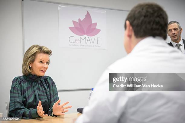 - La Reine Mathilde visite le Centre Médical d'Aide aux Victimes de l'Excision, CeMAViE asbl au CHU Saint Pierre à Bruxelles. Ce centre est une...