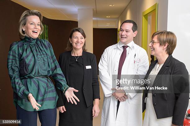 - La Reine Mathilde visite le Centre Médical d'Aide aux Victimes de l'Excision, CeMAViE asbl au CHU Saint Pierre à Bruxelles. Ce centre est une...