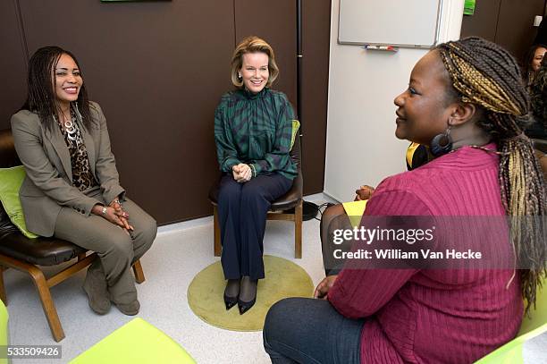 - La Reine Mathilde visite le Centre Médical d'Aide aux Victimes de l'Excision, CeMAViE asbl au CHU Saint Pierre à Bruxelles. Ce centre est une...