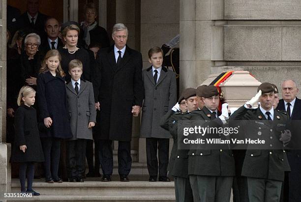 - Décès de la Reine Fabiola de Belgique: transfert de la dépouille de la chapelle du Palais de Bruxelles à la Cathédrale des Saints Michel et Gudule...