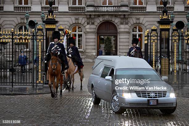 - Décès de la Reine Fabiola de Belgique: transfert de la dépouille de la chapelle du Palais de Bruxelles à la Cathédrale des Saints Michel et Gudule...