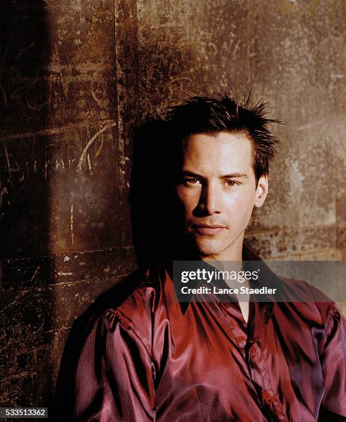 Keanu Reeves Posture Keanu Reeves 1997 Photos and Premium High Res Pictures - Getty Images