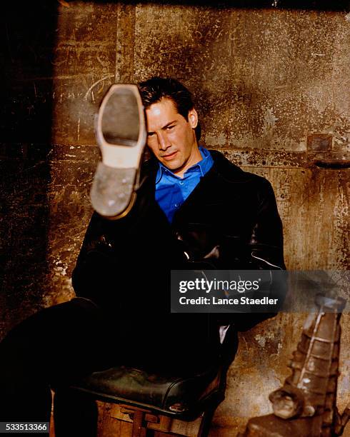 Keanu Reeves Posture Keanu Reeves 1997 Photos and Premium High Res Pictures - Getty Images