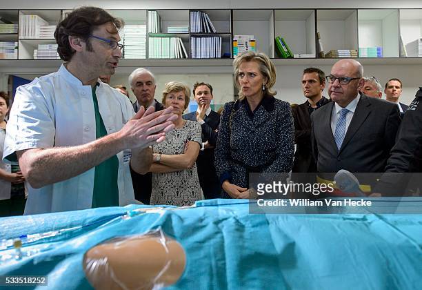 - La Princesse Astrid visite la nouvelle unité de soins d'attaque d'apoplexie de l'hôpital universitaire de Gand - Bezoek van Prinses Astrid aan de...