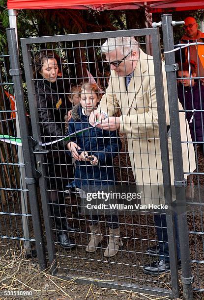 - Le Prince Laurent visite l'école primaire 3Hoek à Ekeren et y assiste à l'inauguration de la ferme des enfants - Bezoek van Prins Laurent aan de...