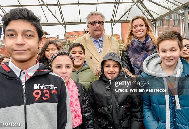 - Le Prince Laurent visite l'école primaire 3Hoek à Ekeren et y assiste à l'inauguration de la ferme des enfants - Bezoek van Prins Laurent aan de...