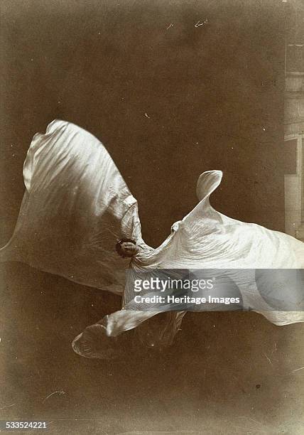 Loie Fuller in La danse Blanche, 1897. Private Collection.