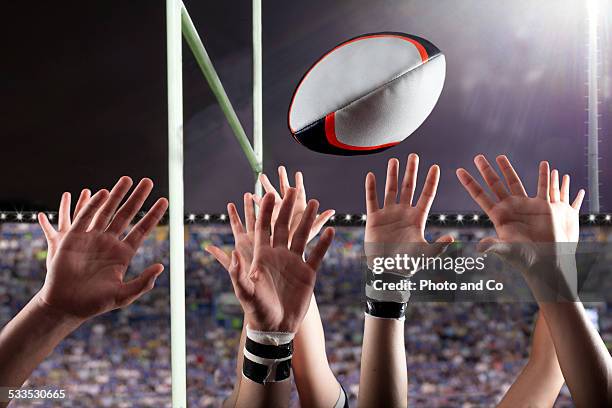 line-out close up hands - rugby ball stockfoto's en -beelden