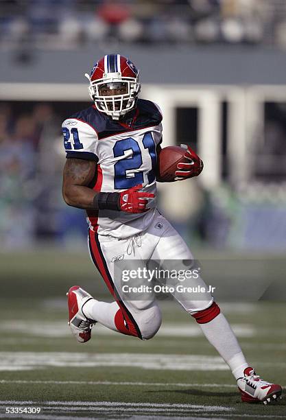 Running back Willis McGahee of the Buffalo Bills carries the ball during the game against the Seattle Seahawks at Qwest Field on November 28, 2004 in...