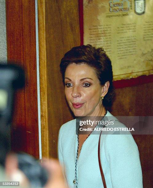 Martha Sahagun, esposa del presidente de Mexico Vicente Fox, se retira del Tribunal Superior de Justicia en Ciudad de Mexico el 11 de agosto de 2005....
