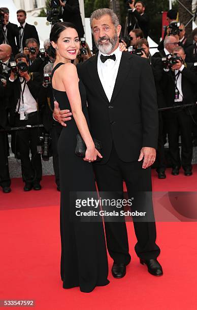 Mel Gibson and his girlfriend Rosalind Ross attend the closing ceremony of the 69th annual Cannes Film Festival at the Palais des Festivals on May...