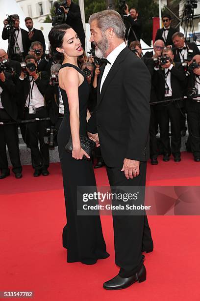 Mel Gibson and his girlfriend Rosalind Ross attend the closing ceremony of the 69th annual Cannes Film Festival at the Palais des Festivals on May...