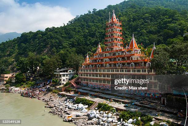 shri trayanbakshwar temple in rishikesh, india - rishikesh meditation stock pictures, royalty-free photos & images