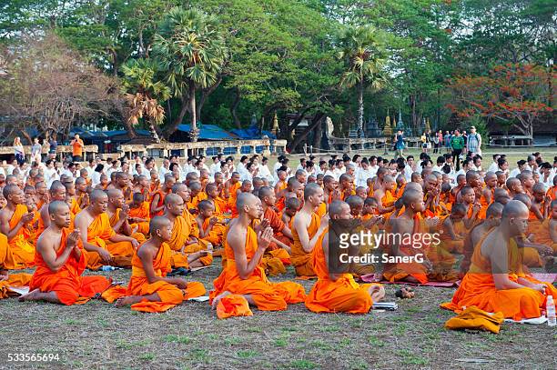 buddhist monks praying in angkor wat - man reliable learning stock pictures, royalty-free photos & images
