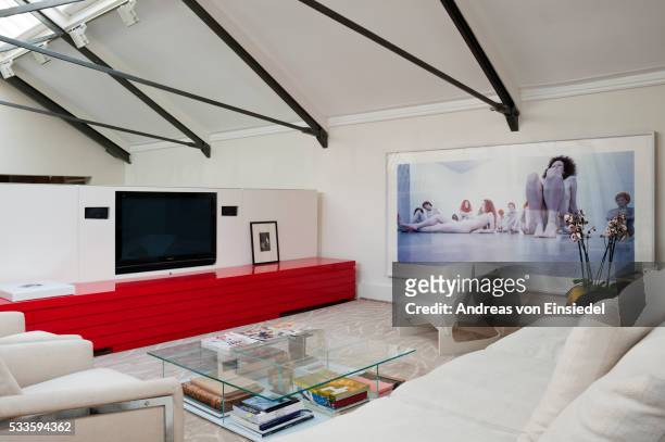 london home of architect christina seilern - self storage red stock pictures, royalty-free photos & images