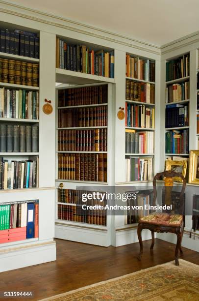 18th century riverside house - secret door library stock pictures, royalty-free photos & images