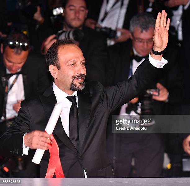 Iranian director Ashgar Farhadi poses as the Best Screenplay award for his movie 'Forushande' during the Award Winners photocall at the 69th annual...