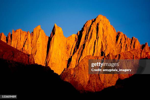 ruggged mountain landschaft - berg mount whitney stock-fotos und bilder