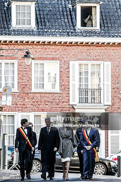 - Le Roi Philippe et la Reine Mathilde assistent à l'ouverture officielle de "Mons 2015, Capitale européenne de la Culture" - Koning Filip en...