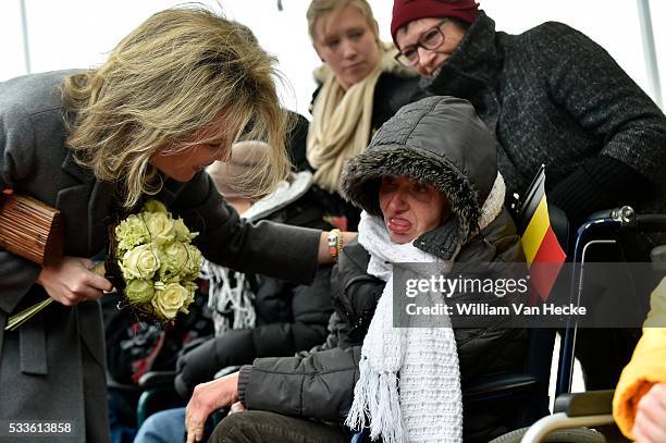 - La Reine Mathilde visite le centre de services Sint-Oda, membre de l'organisation vzw Stijn à Overpelt. Cette organisation célèbre cette année son...