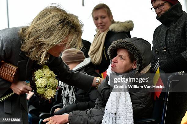 - La Reine Mathilde visite le centre de services Sint-Oda, membre de l'organisation vzw Stijn à Overpelt. Cette organisation célèbre cette année son...