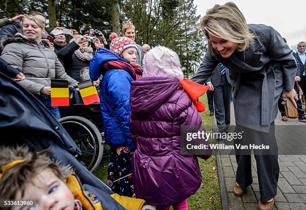 - La Reine Mathilde visite le centre de services Sint-Oda, membre de l'organisation vzw Stijn à Overpelt. Cette organisation célèbre cette année son...