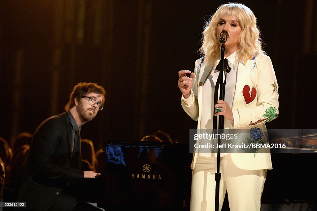 2016 Billboard Music Awards - Show