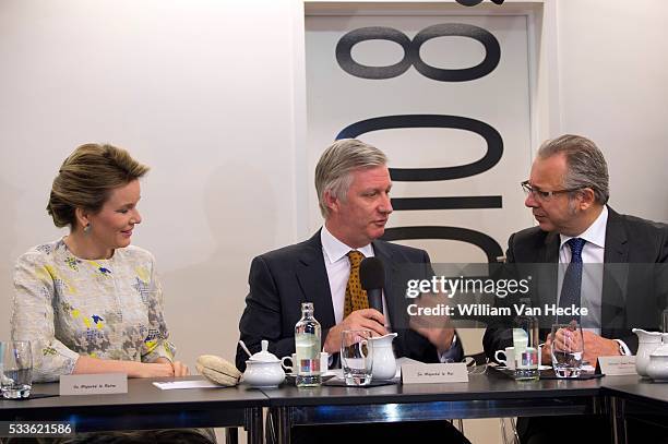 - Le Roi Philippe et la Reine Mathilde visitent la chaîne publique francophone RTBF à Bruxelles. Ils y assistent à une réunion de travail portant sur...