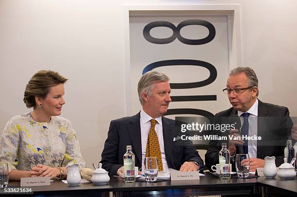 - Le Roi Philippe et la Reine Mathilde visitent la chaîne publique francophone RTBF à Bruxelles. Ils y assistent à une réunion de travail portant sur...