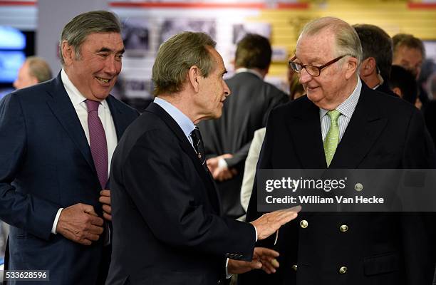 - Le Roi Albert II visite l'exposition Eddy Merckx Jacky Ickx au Trade Mart Brussels. Cette exposition marque la célébration commune du 70e...