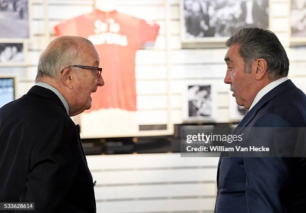 - Le Roi Albert II visite l'exposition Eddy Merckx Jacky Ickx au Trade Mart Brussels. Cette exposition marque la célébration commune du 70e...