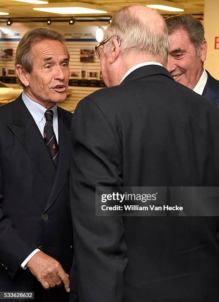 - Le Roi Albert II visite l'exposition Eddy Merckx Jacky Ickx au Trade Mart Brussels. Cette exposition marque la célébration commune du 70e...