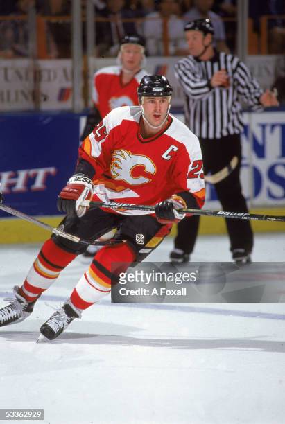 Canadian professional hockey player Joe Nieuwendyk, captain of the Calgary Flames, plays in a road game against the Kings at the Great Western Forum,...