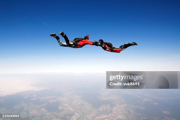 freefall - parachute jump stockfoto's en -beelden