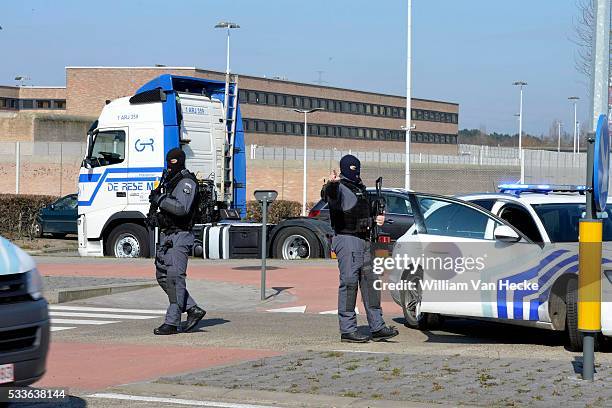 - Attentat de Bruxelles: la prison de Bruges où est détenu Salah Abdeslam sous haute sécurité - Aanslag van Brussel: gevangenis Brugge waar zit Salah...