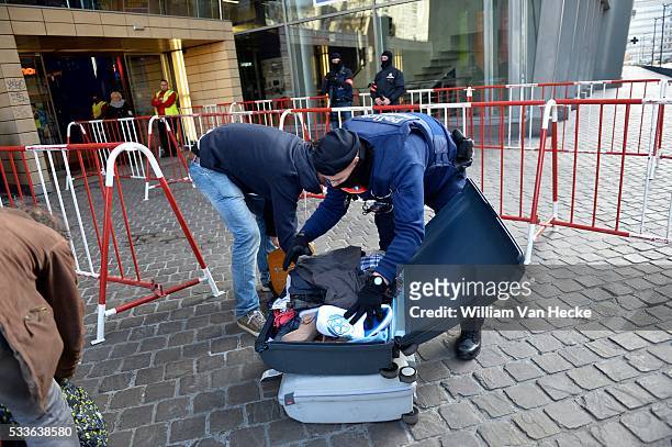 - Attentats de Bruxelles: réouverture de la gare du Midi - Aanslagen van Brussel: heropening Zuidstation 22/3/2016 pict. By Philip Reynaers© Photo...