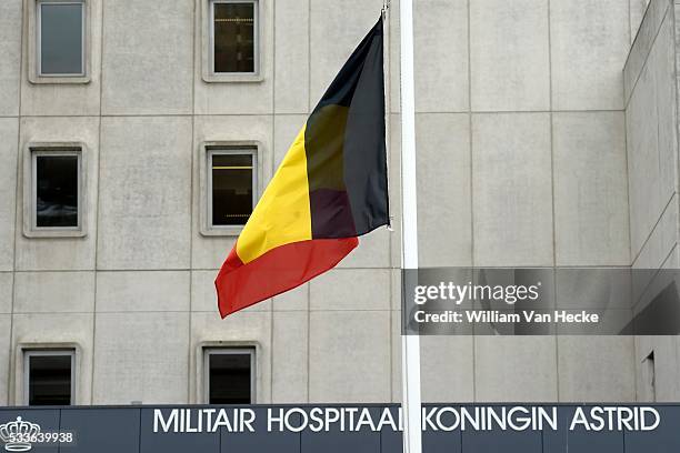 - Attentats de Bruxelles: le Roi Philippe et la Reine Mathilde rendent visite aux victimes, membres des services d'intervention et personnel soignant...