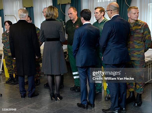 - Attentats de Bruxelles: le Roi Philippe et la Reine Mathilde rendent visite aux victimes, membres des services d'intervention et personnel soignant...