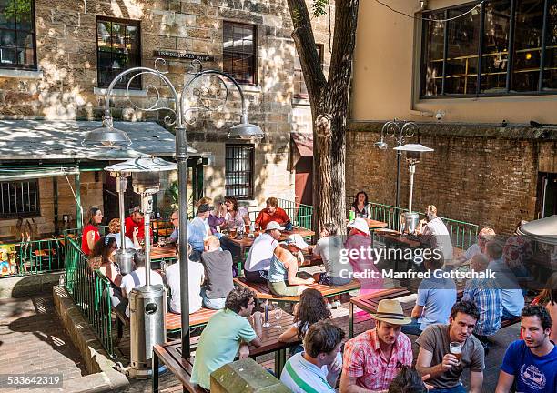 beer garden at the rocks - restaurant sydney outside stock-fotos und bilder