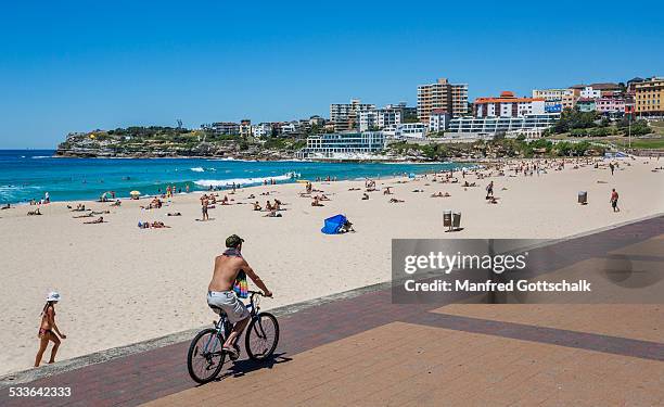 bondi beach promenade - bondi beach stock pictures, royalty-free photos & images